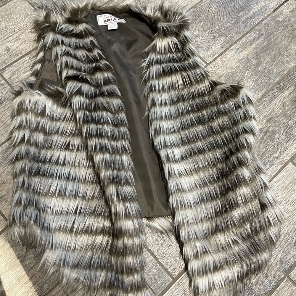 Ariat fur vest